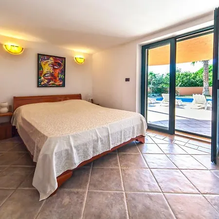 ヴィラ Kasmira サマティン